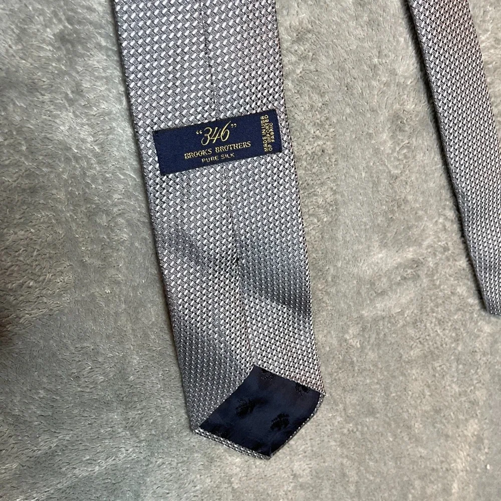 Brooks Brothers Mens 346 Pure Silk Tie Geometric Neutral Gray